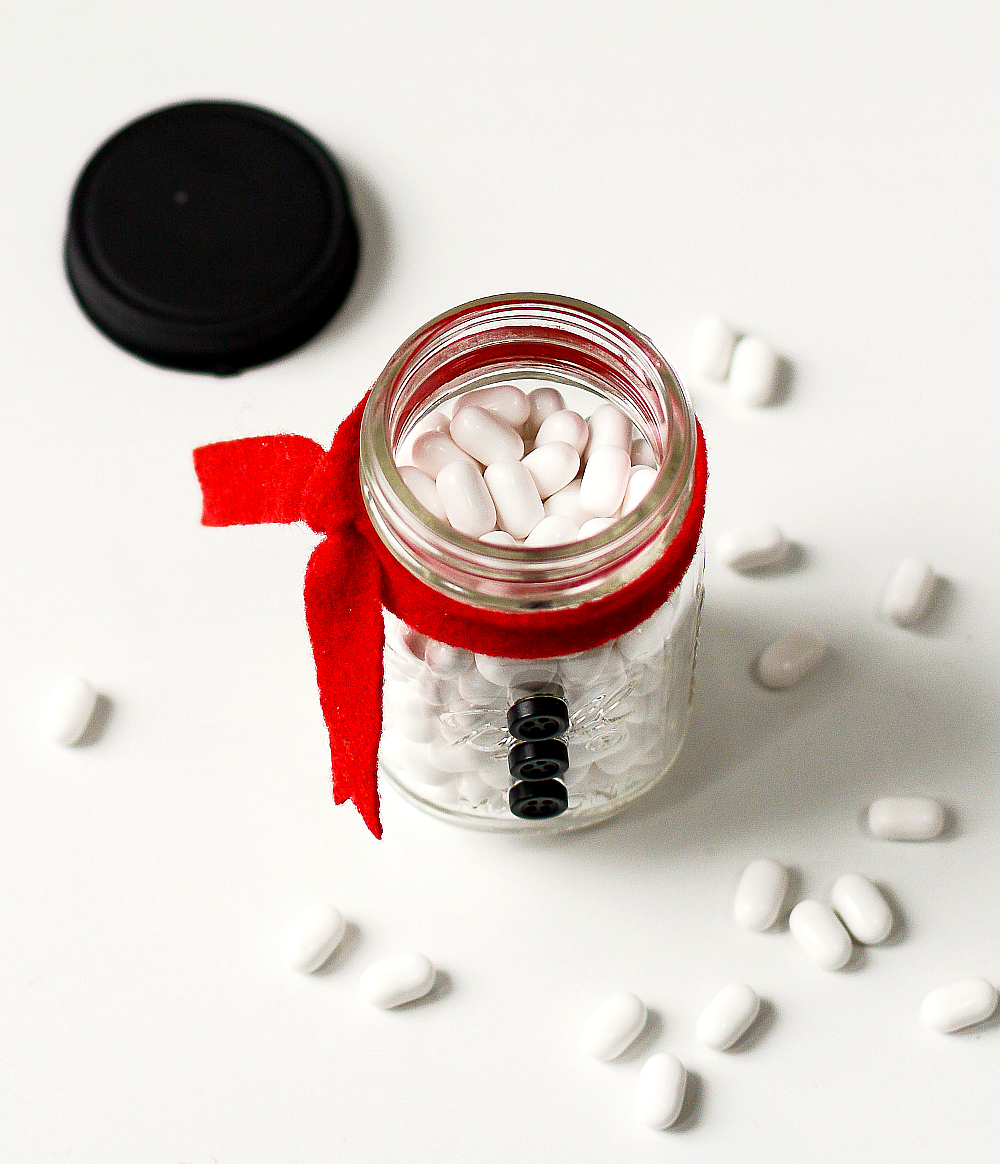 mason-jar-minis-stocking-stuffers-snowman-mason-jars-how-to-6-of-7