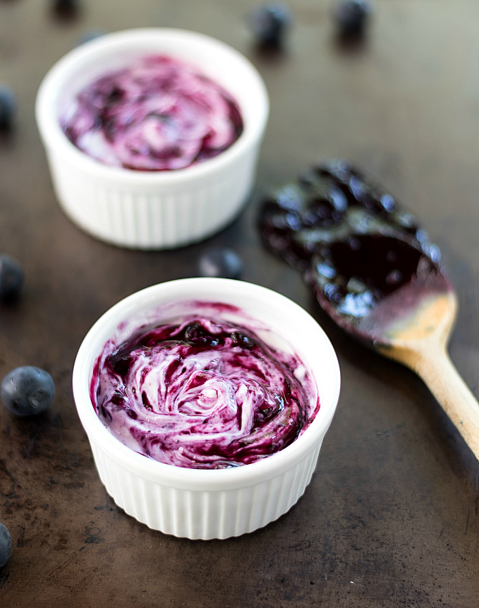 Weight Watchers Greek Yogurt with Blueberry Sauce