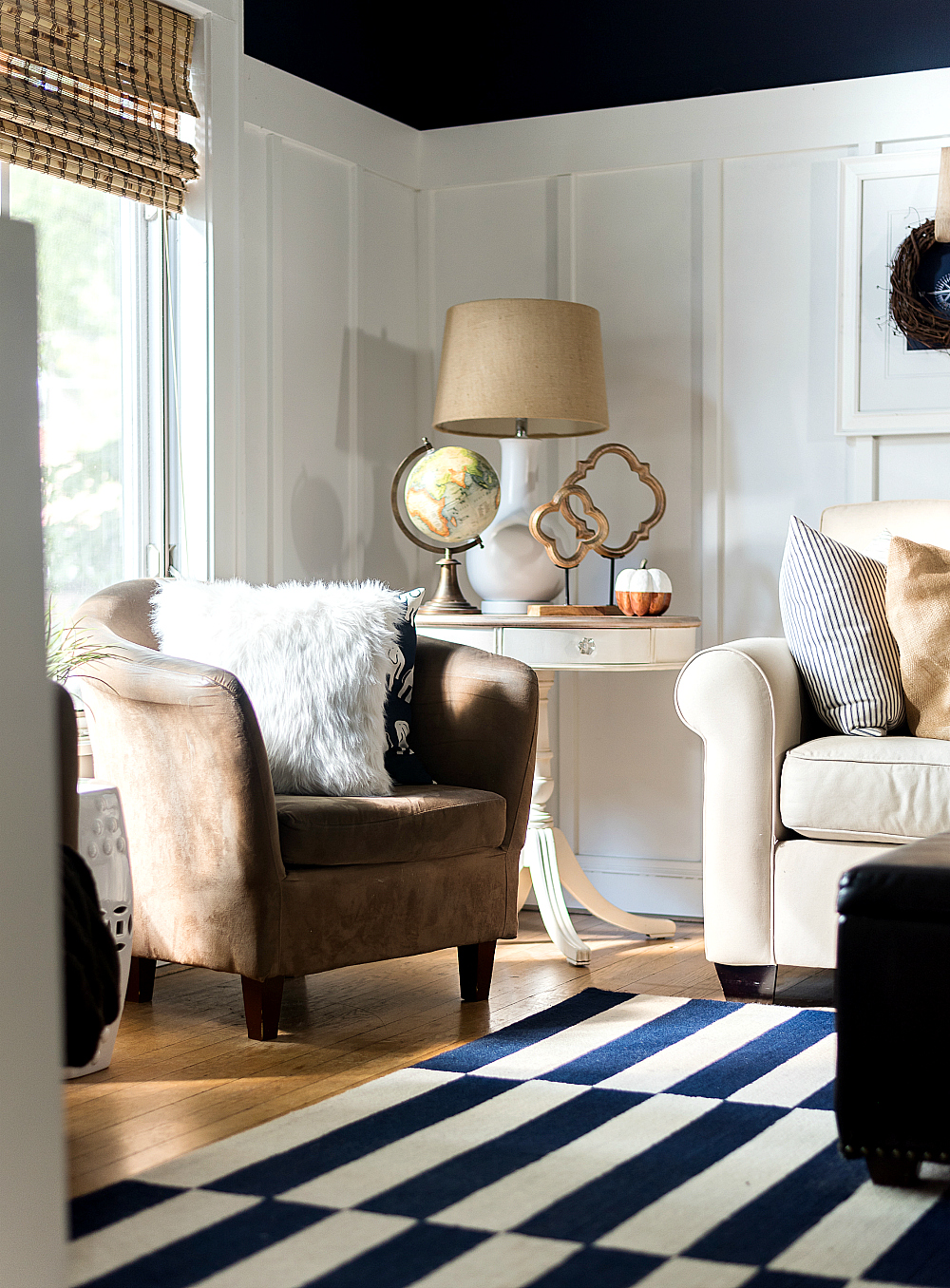 Fall Decor in Navy & White - Neutral Fall Decor Ideas