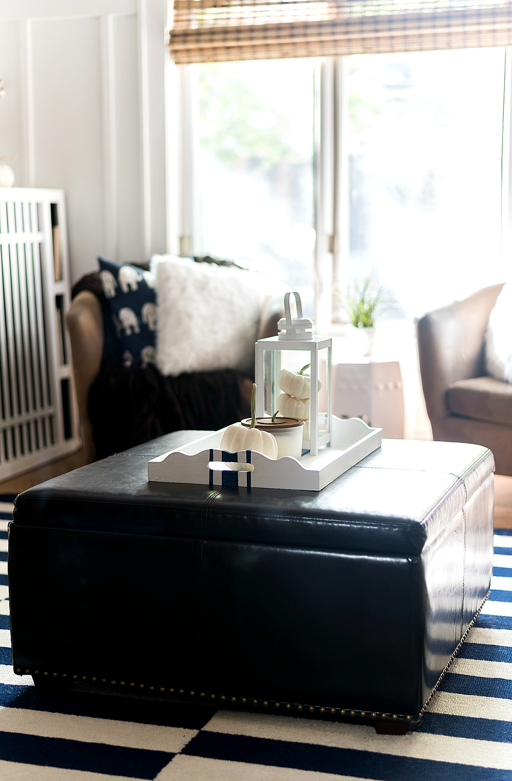 Fall Decor in Navy & White - Neutral Fall Decor Ideas