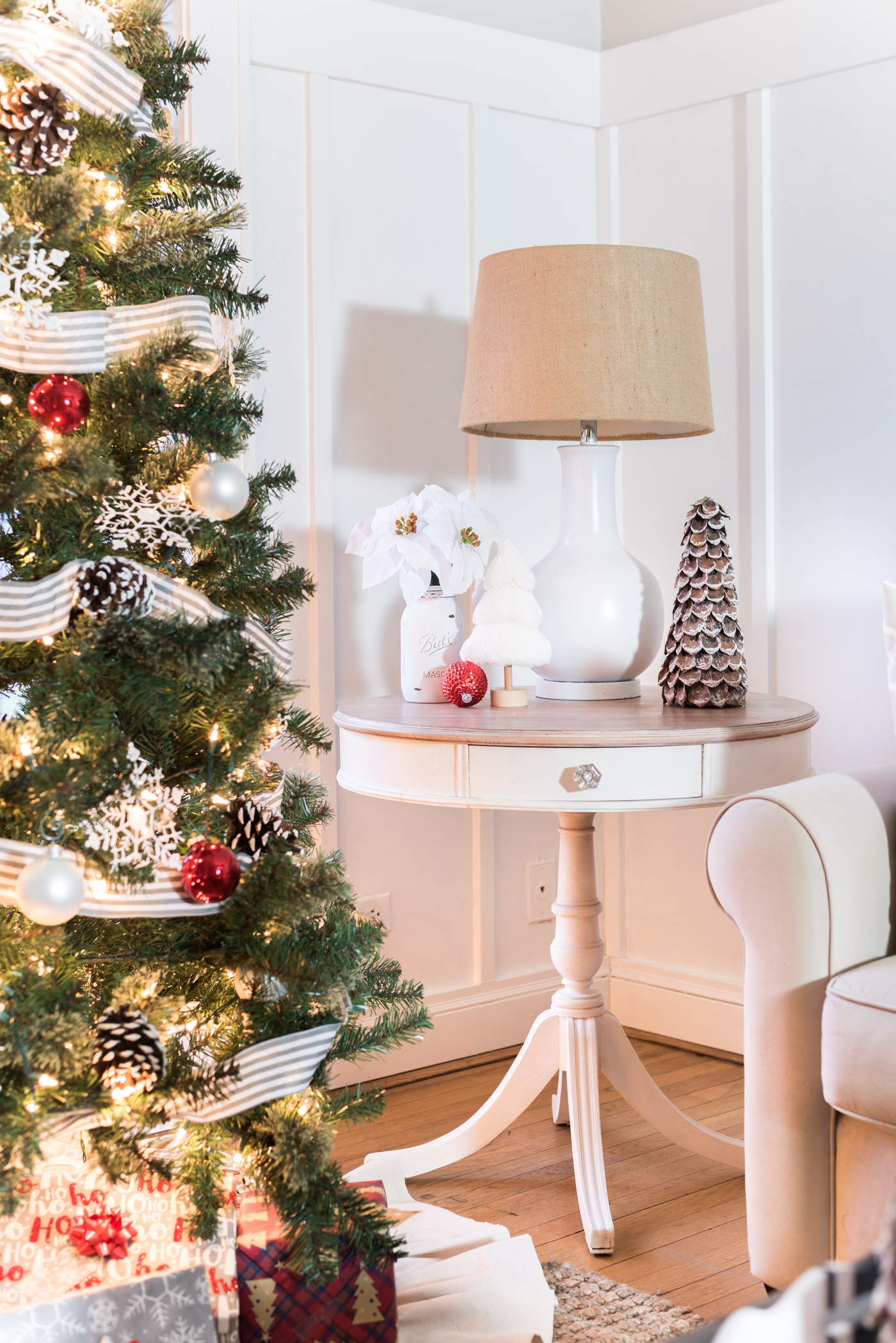 Gray, White and Red - Christmas Tree with gray and white ribbon - Decorating for Christmas with mini wreaths - Painted Pine Cone Garland DIY