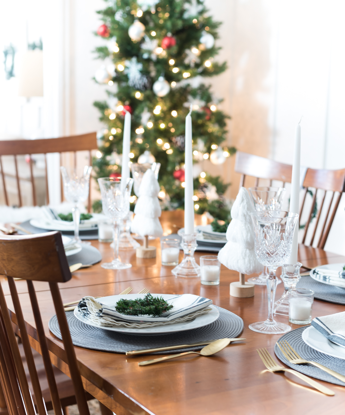 Easy holiday table setting and centerpiece gray white gold