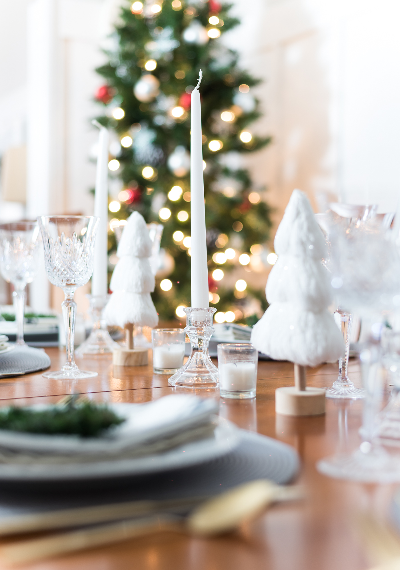 Simple holiday centerpiece ideas in gray, white