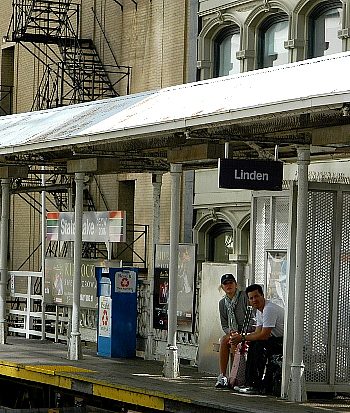 Chicago Subway Platform