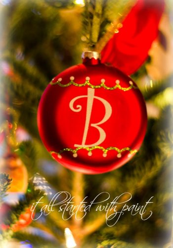 monogram-ornament-christmas-tree