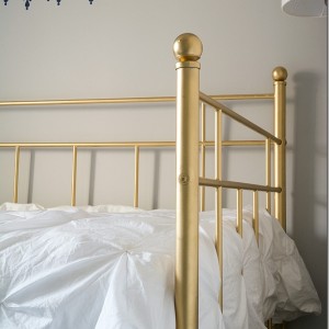spray paint bed frame
