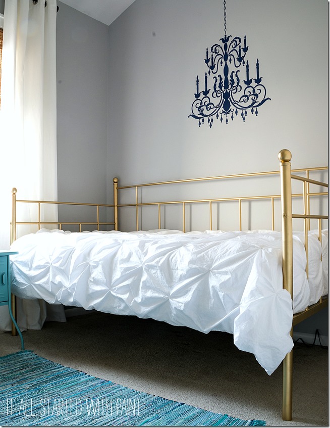 Gold Bed Frame Created With Spray Paint, How To Paint A Metal Bed Frame