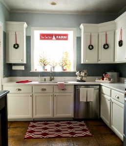 Kitchen Decorating Ideas for Christmas in Red and White