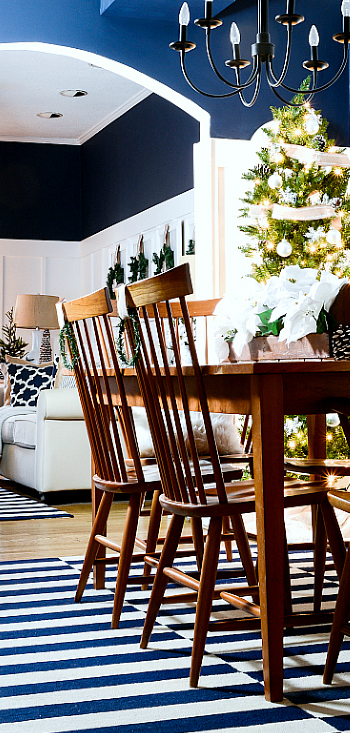 DecoratingWithWreathsChristmasWreathsonDiningChairsBurlap