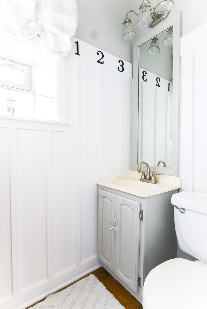 graywhitebathroomboardbattensherwinwilliamsreposegraypaint