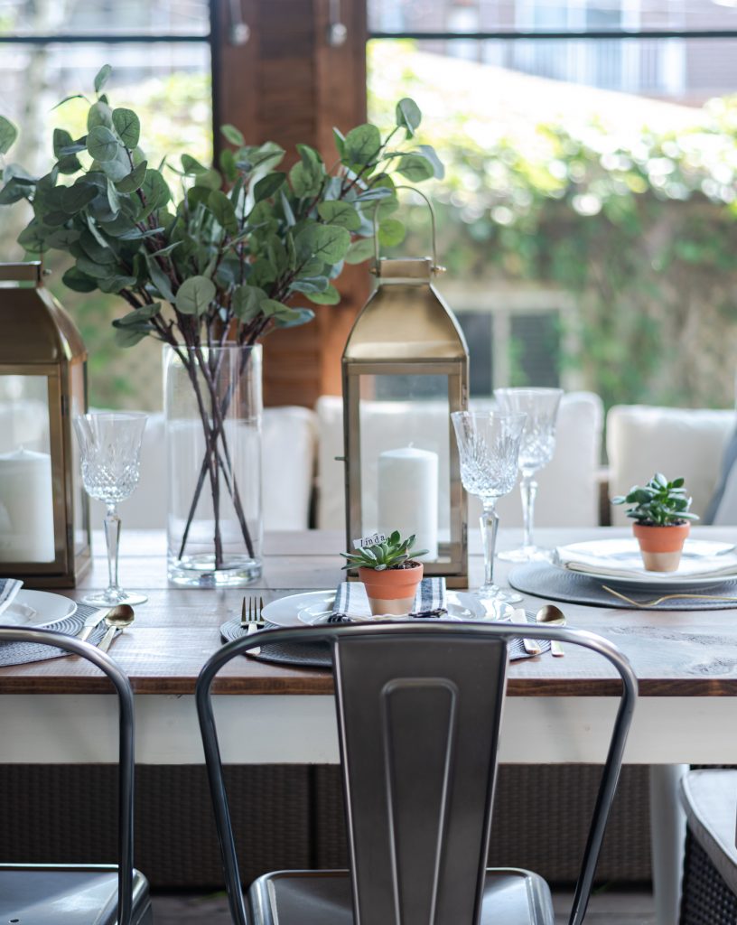 Summer Table Setting in Gray, White, Gold - Summer Table Setting Ideas
