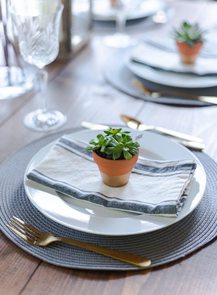 Summer Table Setting in Gray, White, Gold - Summer Table Setting Ideas