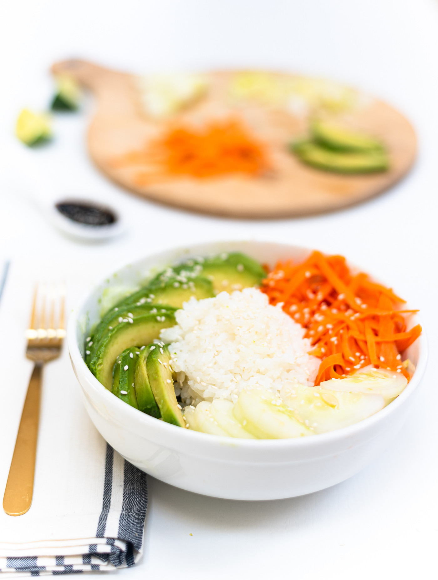 Vegetarian California (Un)Roll Buddha Bowl - Sushi Salad Recipe Ideas