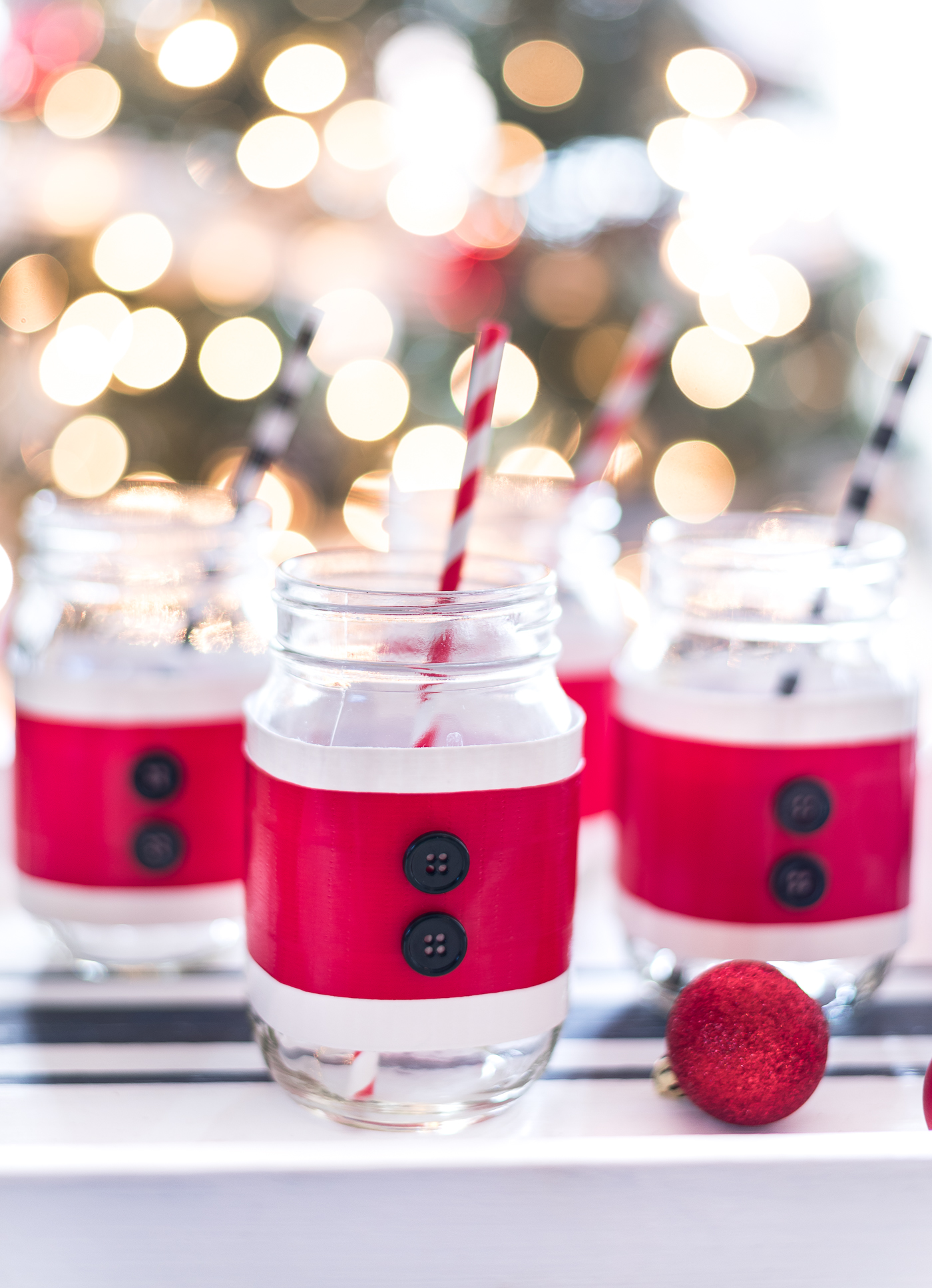 Mason Jar Craft for Christmas - Mason Jar Santa Suit drink jars - Christmas crafts usiing mason jars