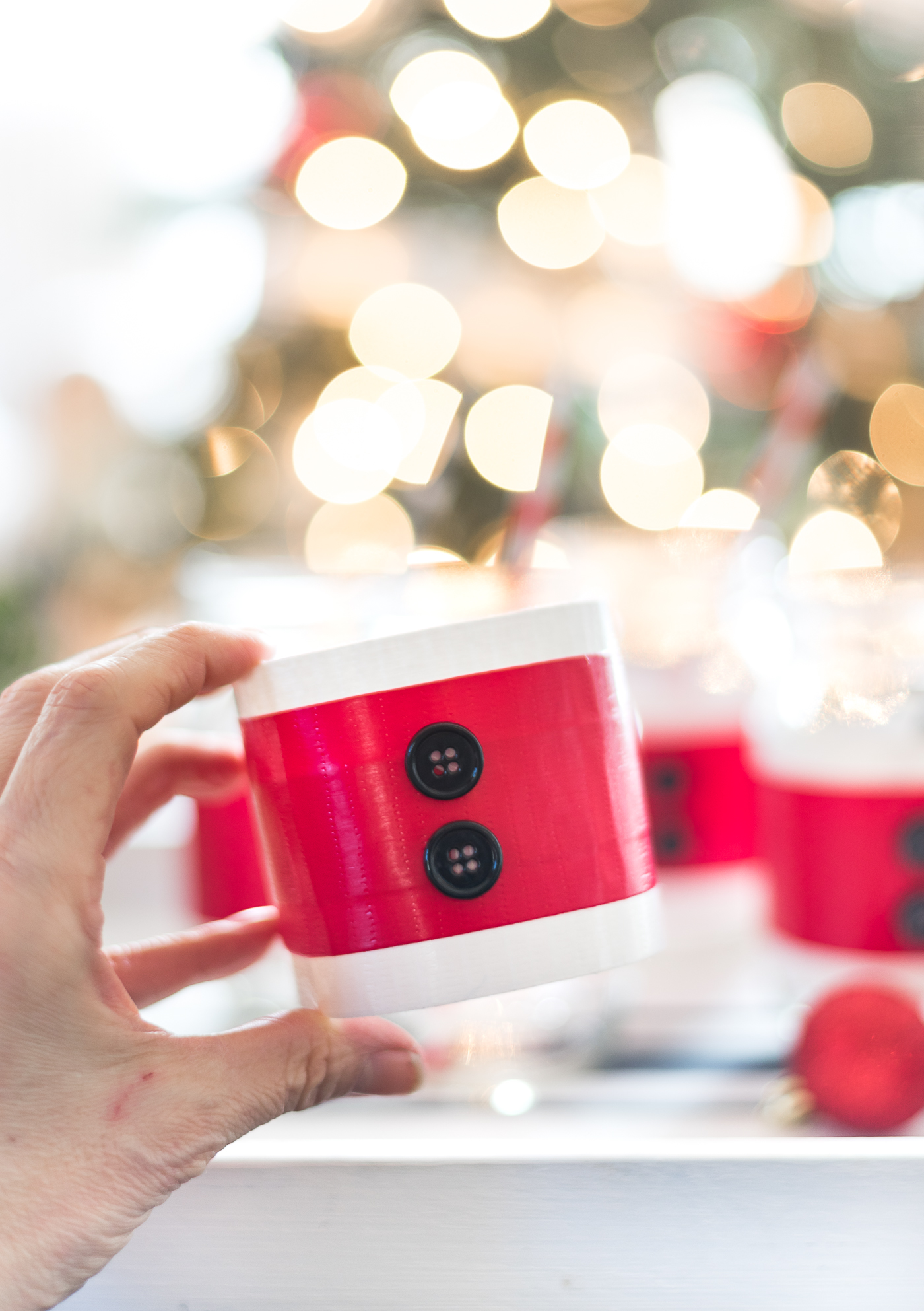 Mason Jar Craft for Christmas - Mason Jar Santa Suit drink jars - Christmas crafts usiing mason jars
