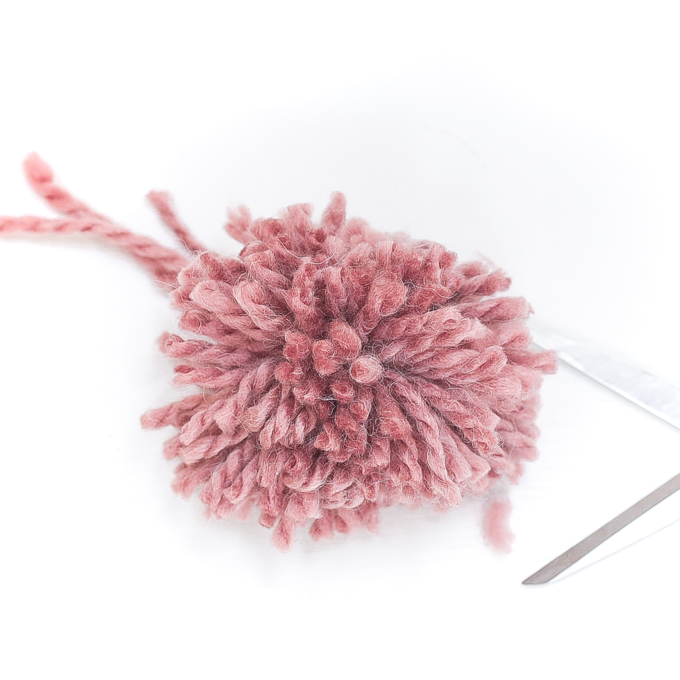 How To Make Pom Poms. Easy Pom Pom Tutorial. Easy Pom Pom DIY.