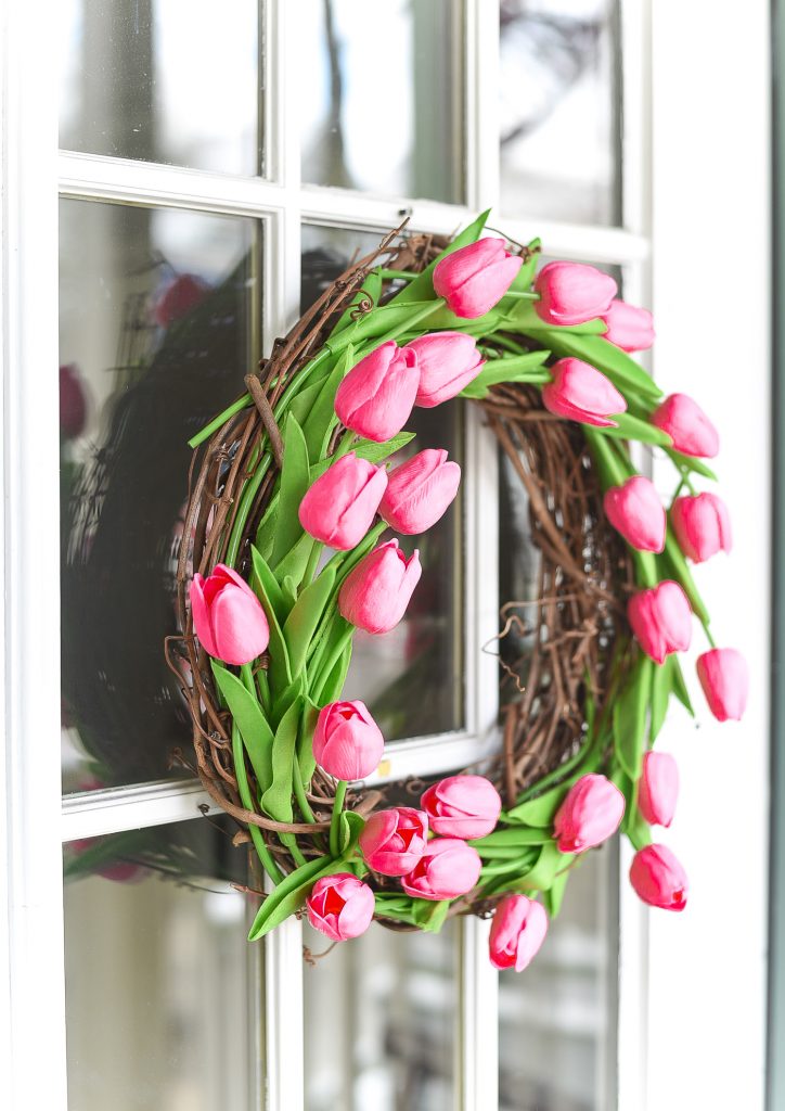 Tulip wreath for Spring. Spring wreath ideas. Faux tulip wreath. Pink wreath. Grapevine wreath DIY. Easy wreath diy tutorial.