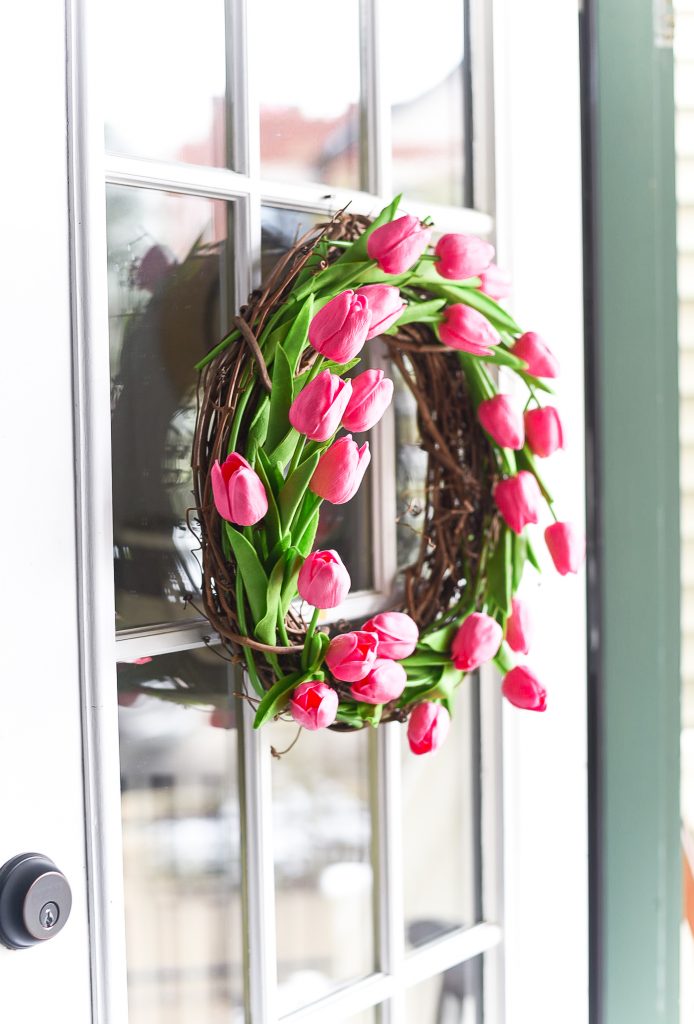 Tulip wreath for Spring. Spring wreath ideas. Faux tulip wreath. Pink wreath. Grapevine wreath DIY. Easy wreath diy tutorial.