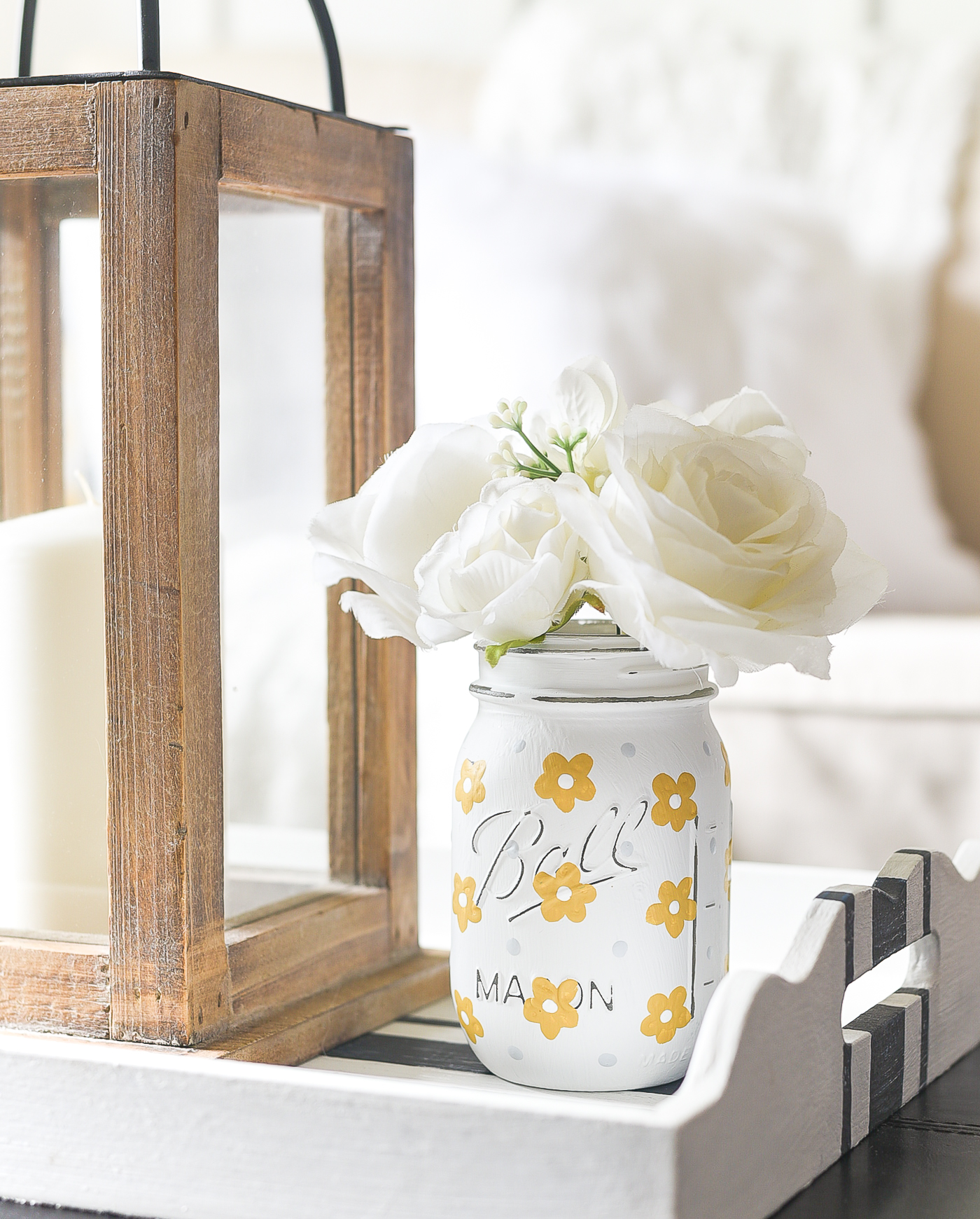 Yellow Daisies on Mason Jars - How to Paint Daisies Easy Tutorial.