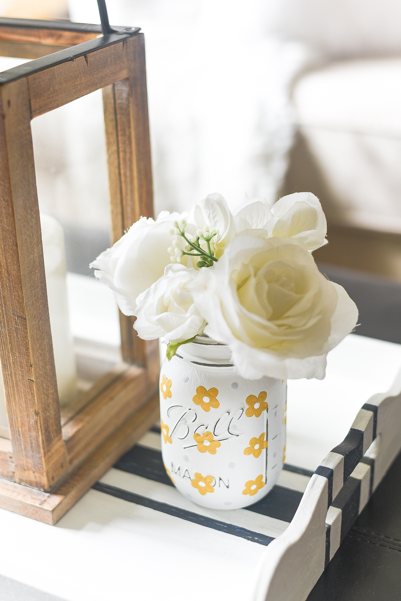 Yellow Daisies on Mason Jars - How to Paint Daisies Easy Tutorial.