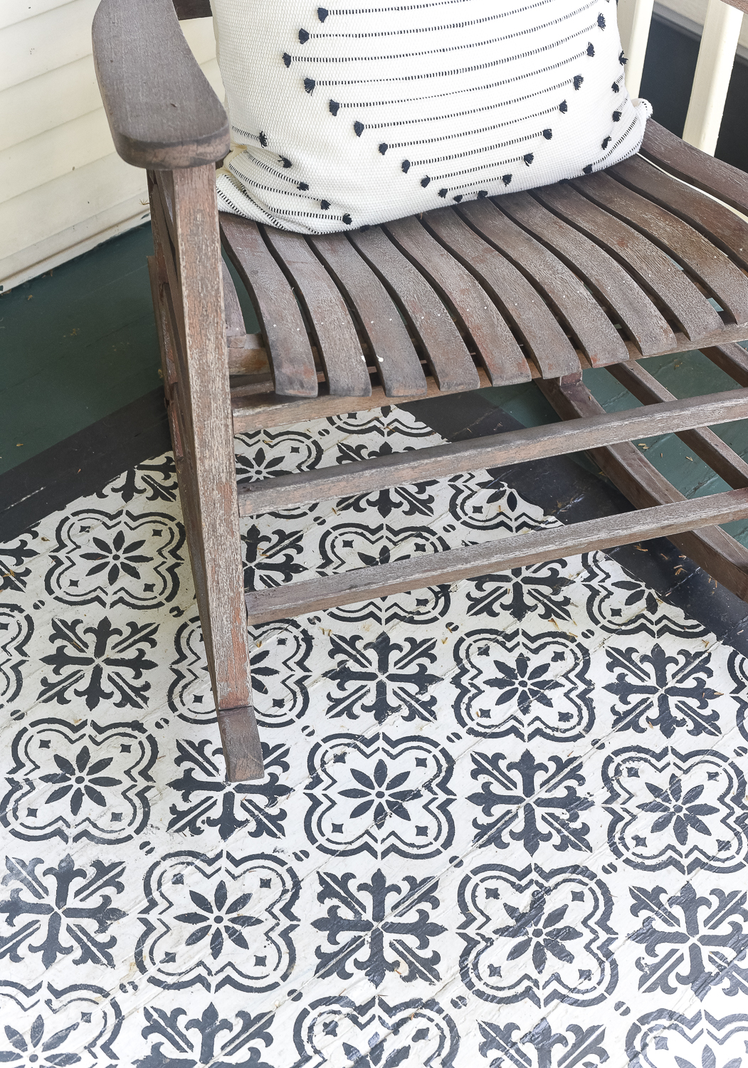 How to stencil a rug on your front porch with chalk paint. Chalk paint stencil how to. Painting rug on porch landing.