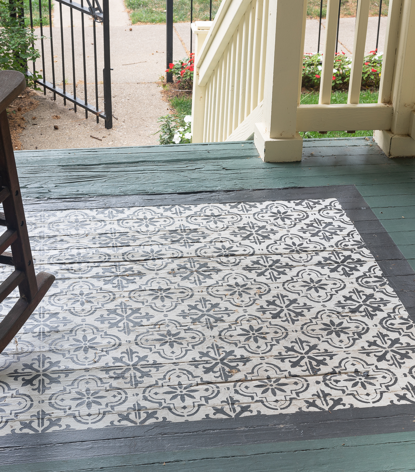 How to stencil a rug on your front porch with chalk paint. Chalk paint stencil how to. Painting rug on porch landing.