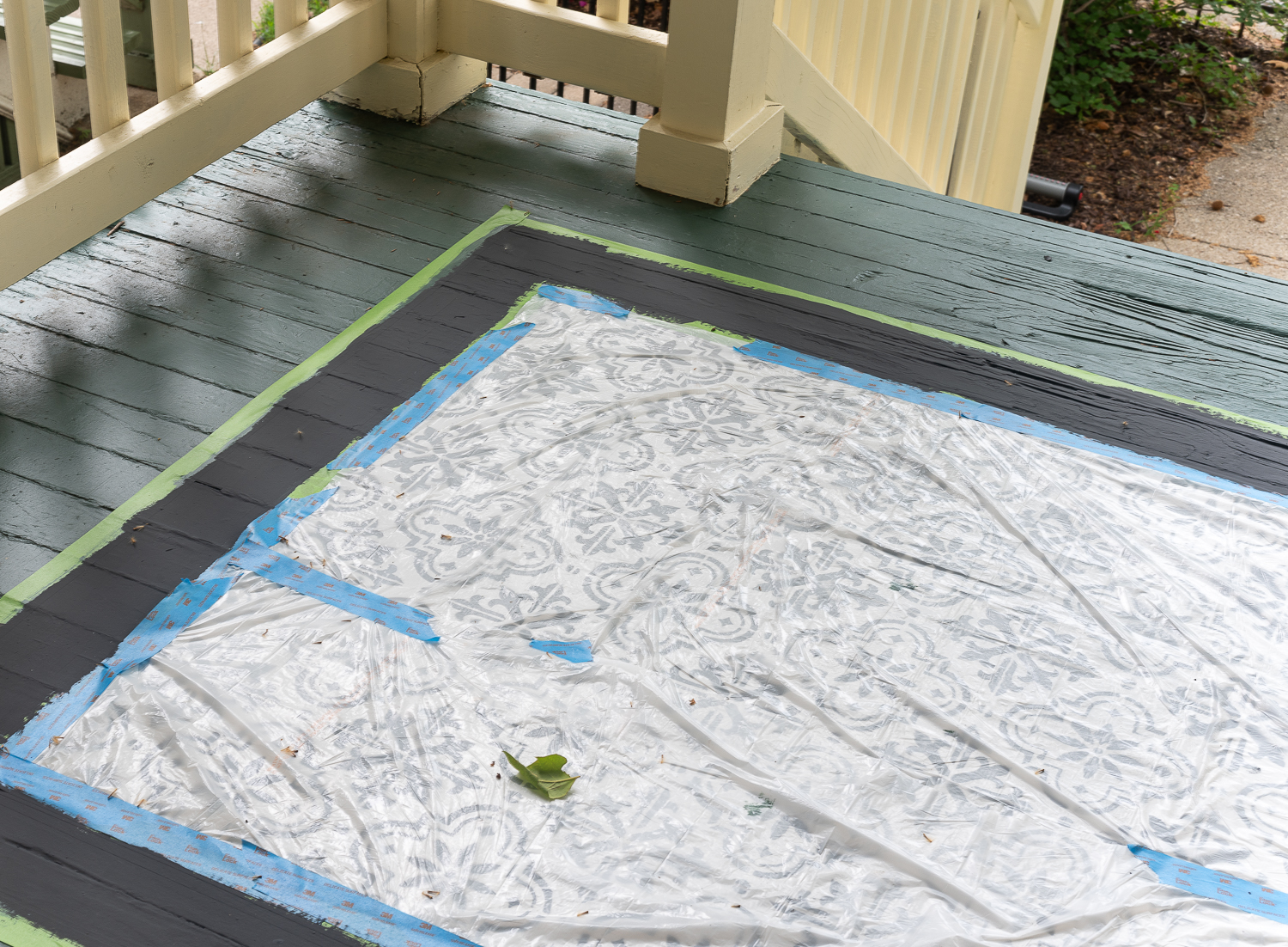 How to stencil a rug on your front porch with chalk paint. Chalk paint stencil how to. Painting rug on porch landing.