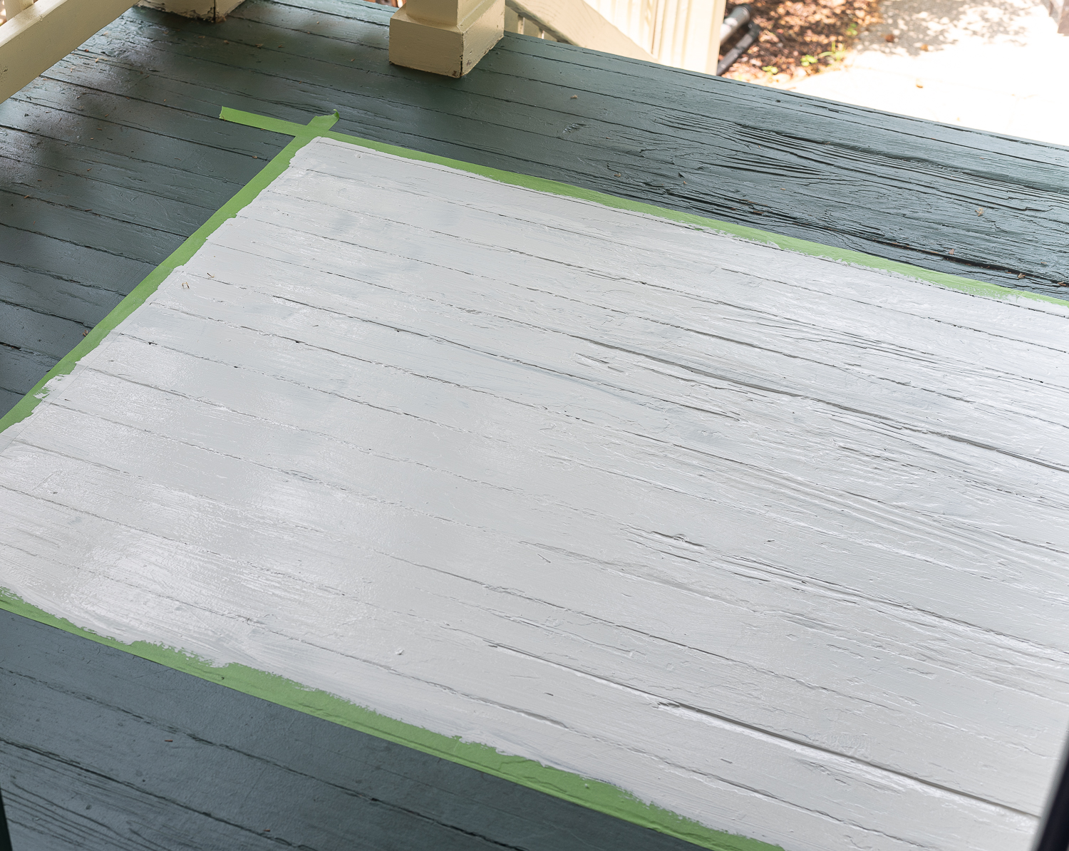 How to stencil a rug on your front porch with chalk paint. Chalk paint stencil how to. Painting rug on porch landing.