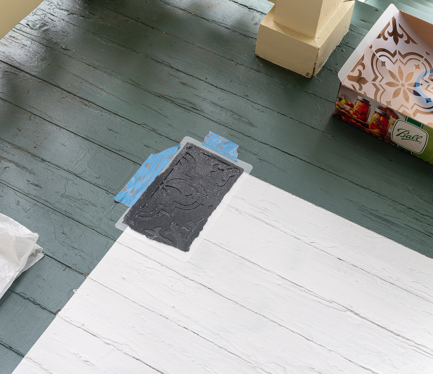 How to stencil a rug on your front porch with chalk paint. Chalk paint stencil how to. Painting rug on porch landing.