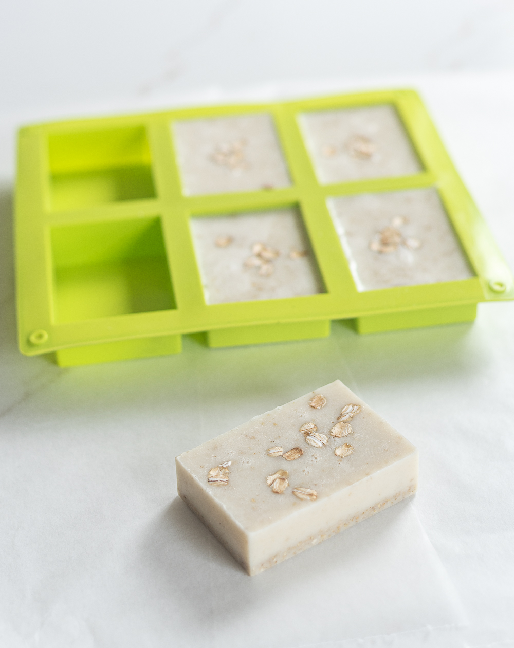 Oatmeal Soap Recipe. Oatmeal Honey Soap. Handmade Soap Recipe. Easy Soap Recipe to make at home. Homemade Soap with melt & pour soap base. Goat's milk soap recipe.