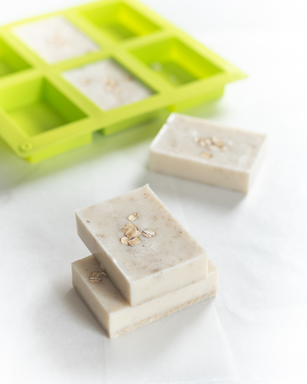 Oatmeal Soap Recipe. Oatmeal Honey Soap. Handmade Soap Recipe. Easy Soap Recipe to make at home. Homemade Soap with melt & pour soap base. Goat's milk soap recipe.
