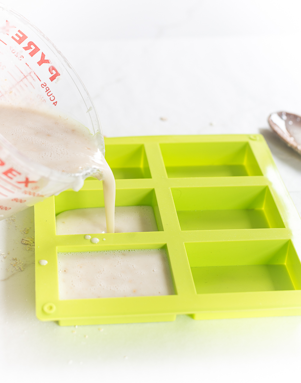 Oatmeal Soap Recipe. Oatmeal Honey Soap. Handmade Soap Recipe. Easy Soap Recipe to make at home. Homemade Soap with melt & pour soap base. Goat's milk soap recipe.