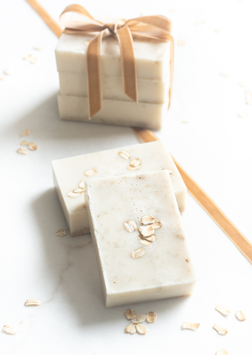 Oatmeal Soap Recipe. Oatmeal Honey Soap. Handmade Soap Recipe. Easy Soap Recipe to make at home. Homemade Soap with melt & pour soap base. Goat's milk soap recipe.