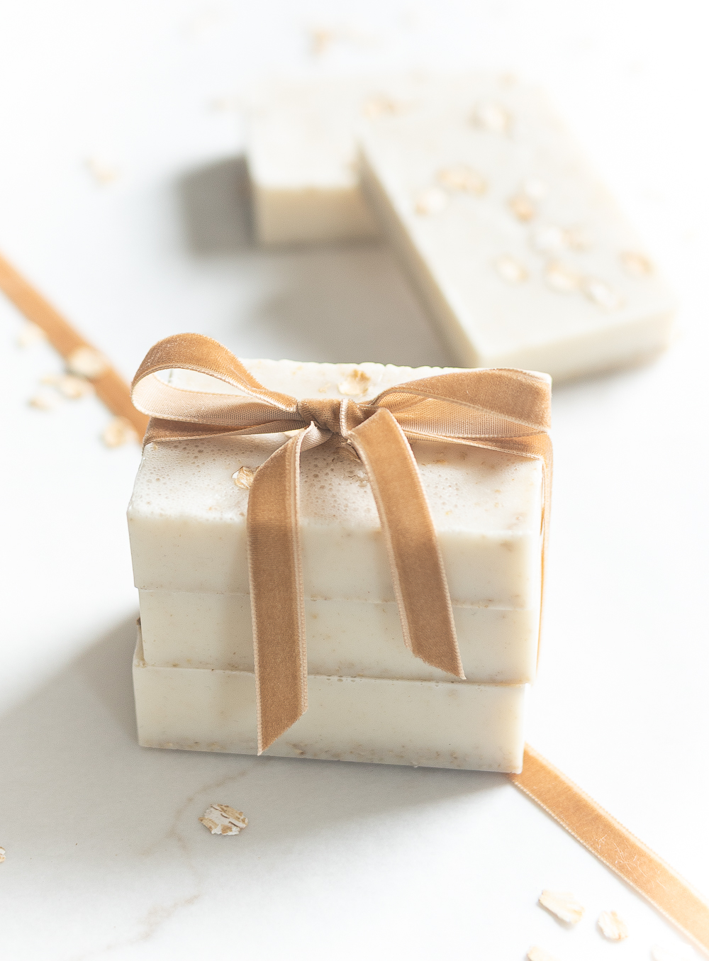 Oatmeal Soap Recipe. Oatmeal Honey Soap. Handmade Soap Recipe. Easy Soap Recipe to make at home. Homemade Soap with melt & pour soap base. Goat's milk soap recipe.