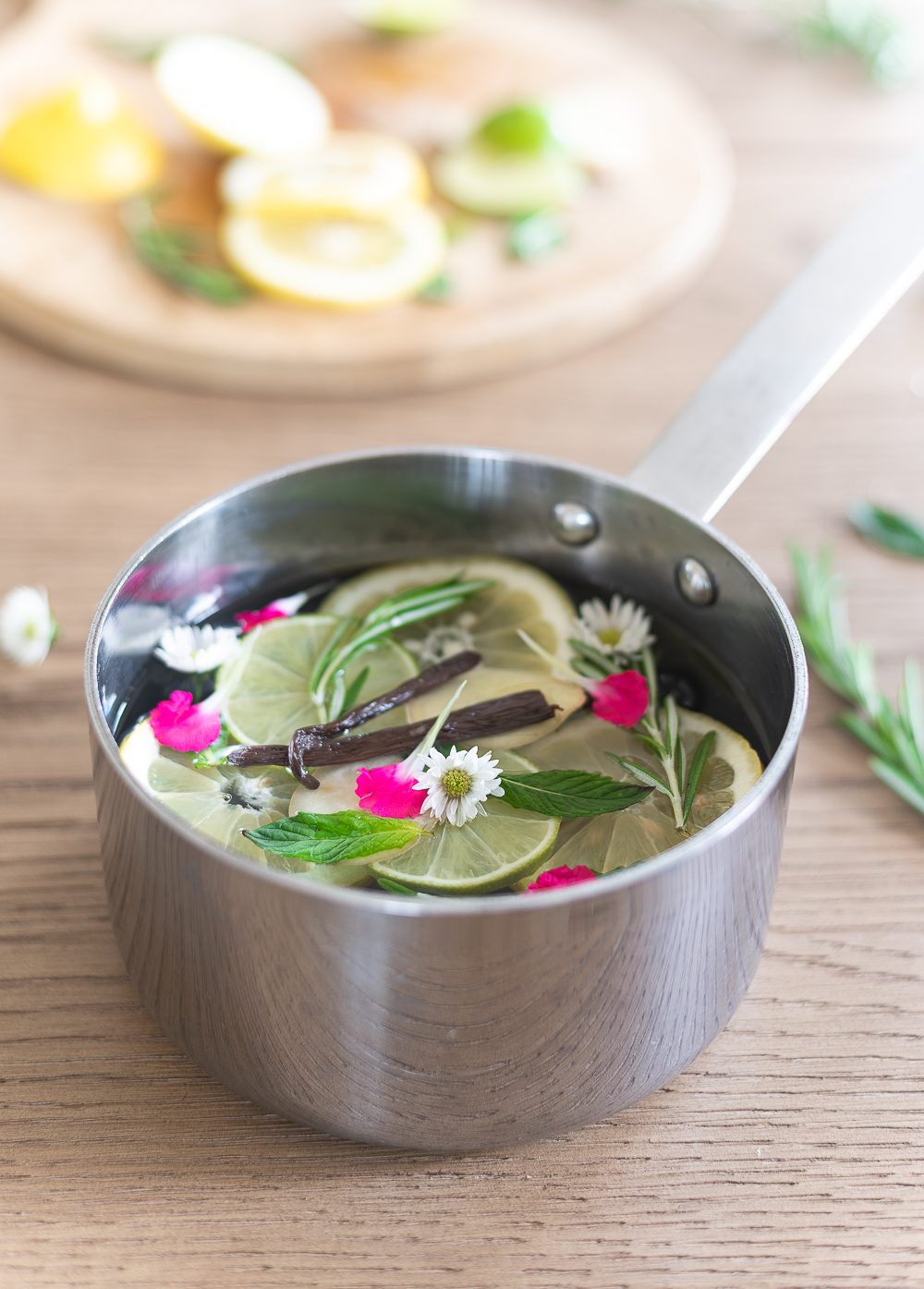 Simmer Pot Recipe. Summer Simmer Pot Ideas. Citrus Simmer Pot Recipe. Easy Simmer Pot Ideas.