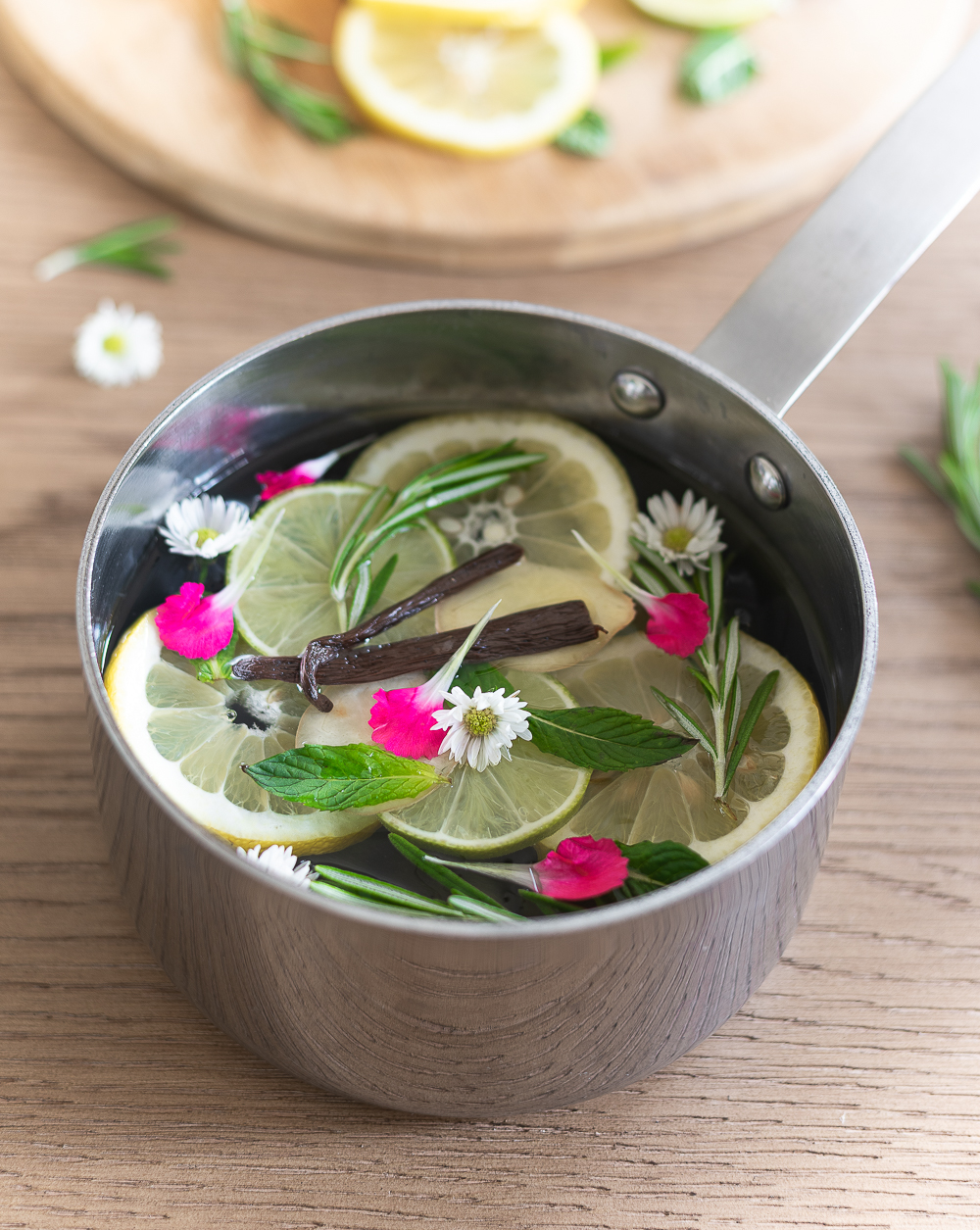 Simmer Pot Recipe. Summer Simmer Pot Ideas. Citrus Simmer Pot Recipe. Easy Simmer Pot Ideas.