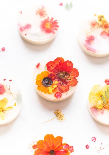 homemade pressed flower soap recipe. how to make soap. pressed flower crafts. dried flower craft ideas.