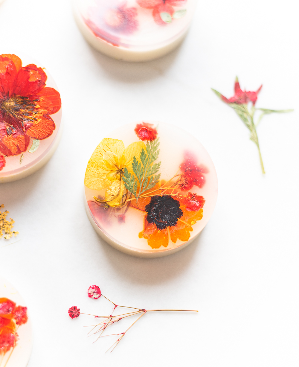 Homemade Pressed Flower Soap Recipe. How to Make Homemade Soap. Pressed Flower Crafts. Dried Flower Craft Ideas. Soap DIY with Pour and Melt Soap. Homemade Gift Ideas. Christmas Soap Ideas. Homemade Holiday Soap.