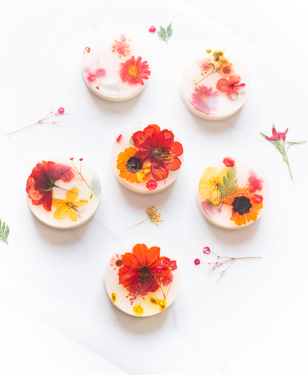 Homemade Pressed Flower Soap Recipe. How to Make Homemade Soap. Pressed Flower Crafts. Dried Flower Craft Ideas. Soap DIY with Pour and Melt Soap. Homemade Gift Ideas. Christmas Soap Ideas. Homemade Holiday Soap.