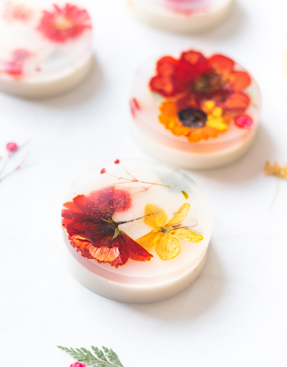 Homemade Pressed Flower Soap Recipe. How to Make Homemade Soap. Pressed Flower Crafts. Dried Flower Craft Ideas. Soap DIY with Pour and Melt Soap. Homemade Gift Ideas. Christmas Soap Ideas. Homemade Holiday Soap.
