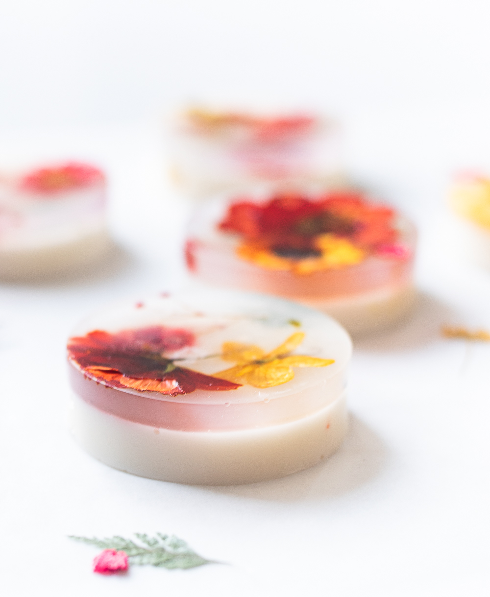Homemade Pressed Flower Soap Recipe. How to Make Homemade Soap. Pressed Flower Crafts. Dried Flower Craft Ideas. Soap DIY with Pour and Melt Soap. Homemade Gift Ideas. Christmas Soap Ideas. Homemade Holiday Soap.