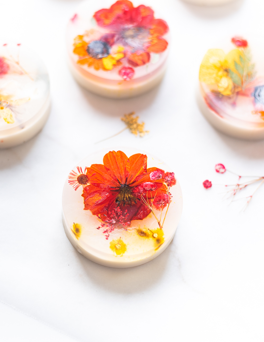 Homemade Pressed Flower Soap Recipe. How to Make Homemade Soap. Pressed Flower Crafts. Dried Flower Craft Ideas. Soap DIY with Pour and Melt Soap. Homemade Gift Ideas. Christmas Soap Ideas. Homemade Holiday Soap.