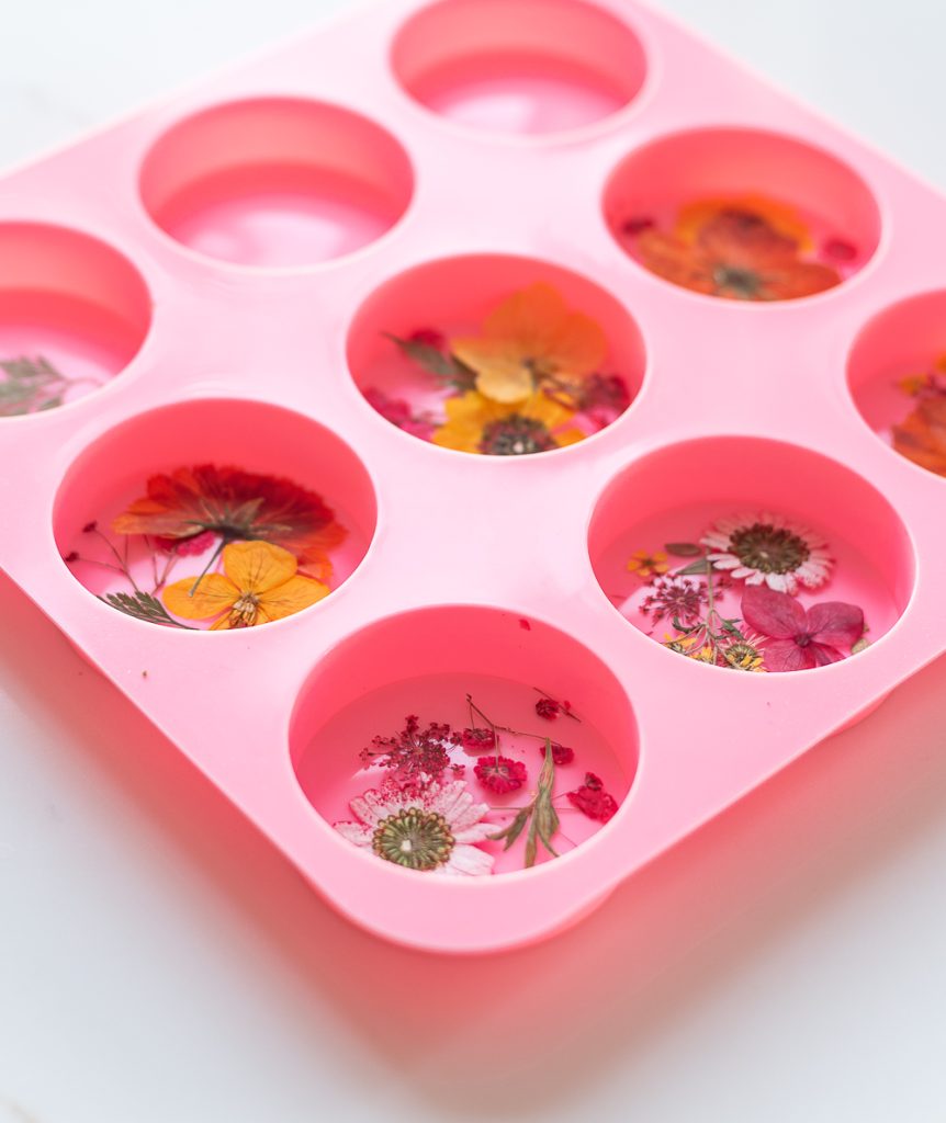 Homemade Pressed Flower Soap Recipe. How to Make Homemade Soap. Pressed Flower Crafts. Dried Flower Craft Ideas. Soap DIY with Pour and Melt Soap. Homemade Gift Ideas. Christmas Soap Ideas. Homemade Holiday Soap.