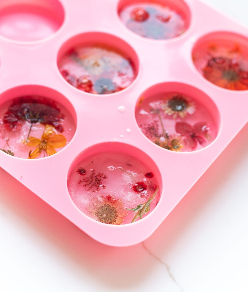 Homemade Pressed Flower Soap Recipe. How to Make Homemade Soap. Pressed Flower Crafts. Dried Flower Craft Ideas. Soap DIY with Pour and Melt Soap. Homemade Gift Ideas. Christmas Soap Ideas. Homemade Holiday Soap.
