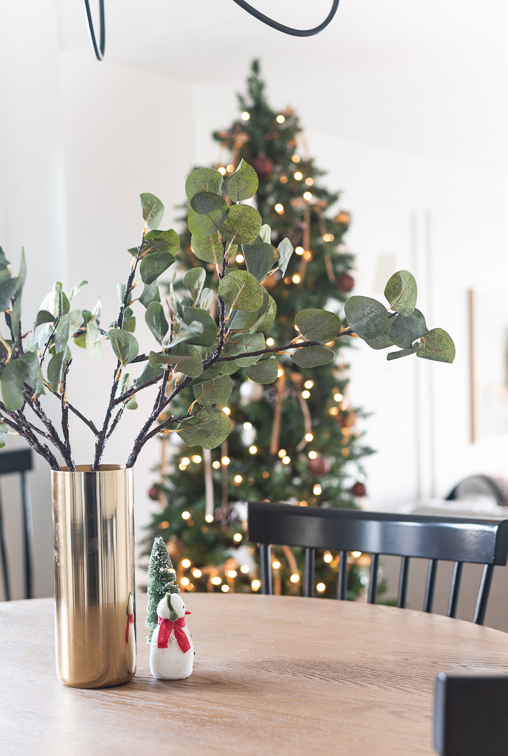 Christmas in the Dining Room. Neutral Christmas with Khaki Velvet Bows, Browns, Burgundies, Gold. Rustic Christmas Tree with Painted Pine Cones, Neutral Light Brown Velvet Ribbons, Gold, Burgundy, Brown Balls.