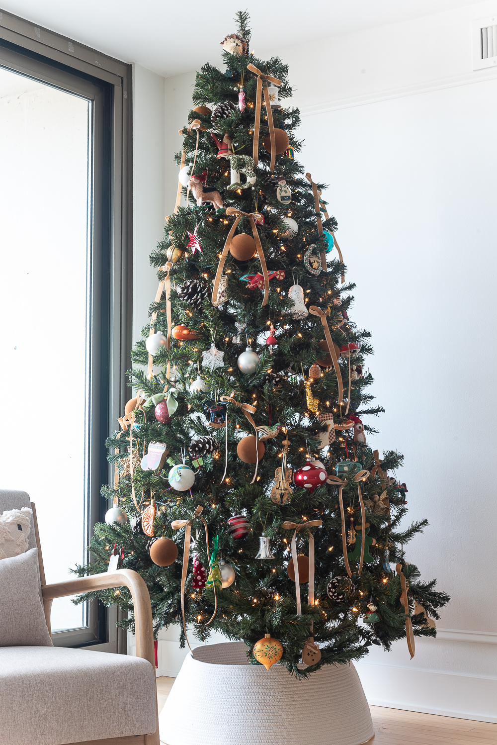 Neutral Christmas Decor in Khaki Velvet, Brown, Burgundy, White & Gold. Christmas in Chicago Condo. Christmas in Living Room Decorating Ideas. Hanging Wreaths on Pictures with thin Velvet Ribbon and Bows. Christmas in Brown, Burgundy, Tan, Khaki, Gold, White.